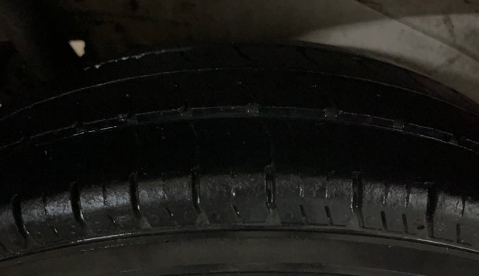 2014 Maruti Wagon R 1.0 LXI, Petrol, Manual, 56,374 km, Right Rear Tyre Tread