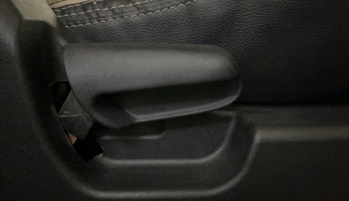 2014 Maruti Wagon R 1.0 LXI, Petrol, Manual, 56,374 km, Driver Side Adjustment Panel