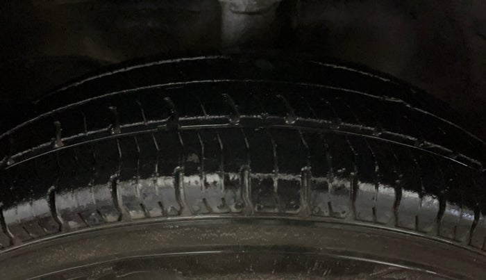2014 Maruti Wagon R 1.0 LXI, Petrol, Manual, 56,374 km, Left Front Tyre Tread