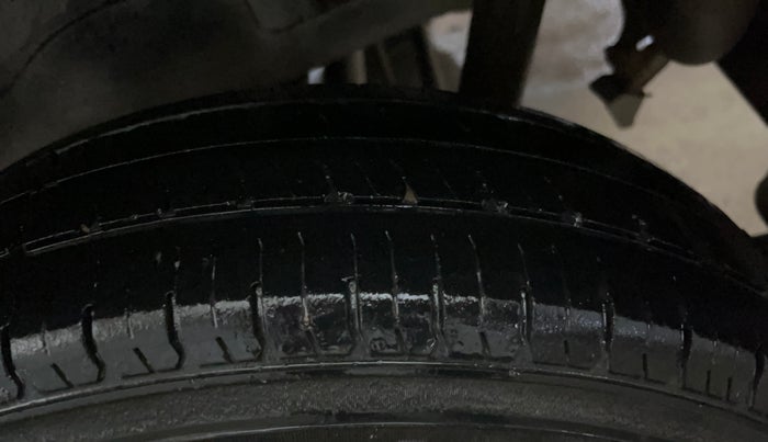 2014 Maruti Wagon R 1.0 LXI, Petrol, Manual, 56,374 km, Left Rear Tyre Tread
