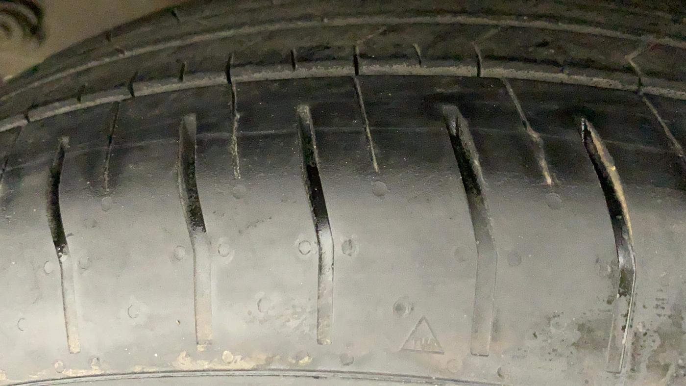 2016 Hyundai Creta SX PLUS 1.6 PETROL, Petrol, Manual, 94,971 km, Left Front Tyre Tread