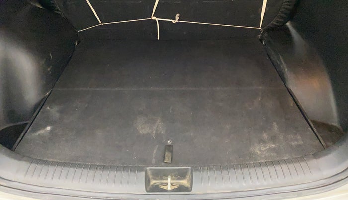2016 Hyundai Creta SX PLUS 1.6 PETROL, Petrol, Manual, 94,971 km, Boot Inside