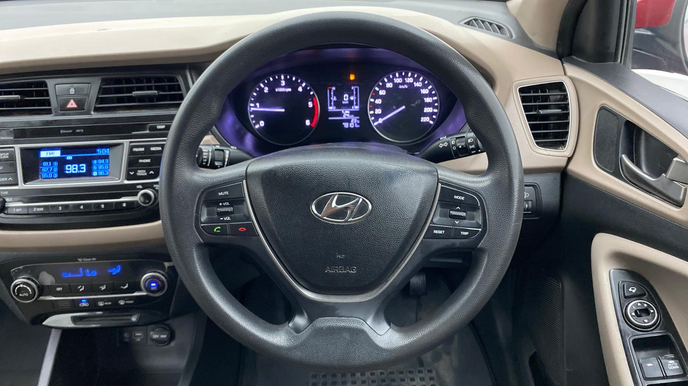 2016 Hyundai Elite i20 SPORTZ 1.4, Diesel, Manual, 78,151 km, Steering Wheel Close Up