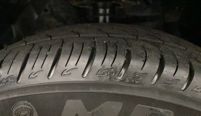 2017 Maruti Vitara Brezza VDI (O), Diesel, Manual, 1,19,916 km, Left Front Tyre Tread