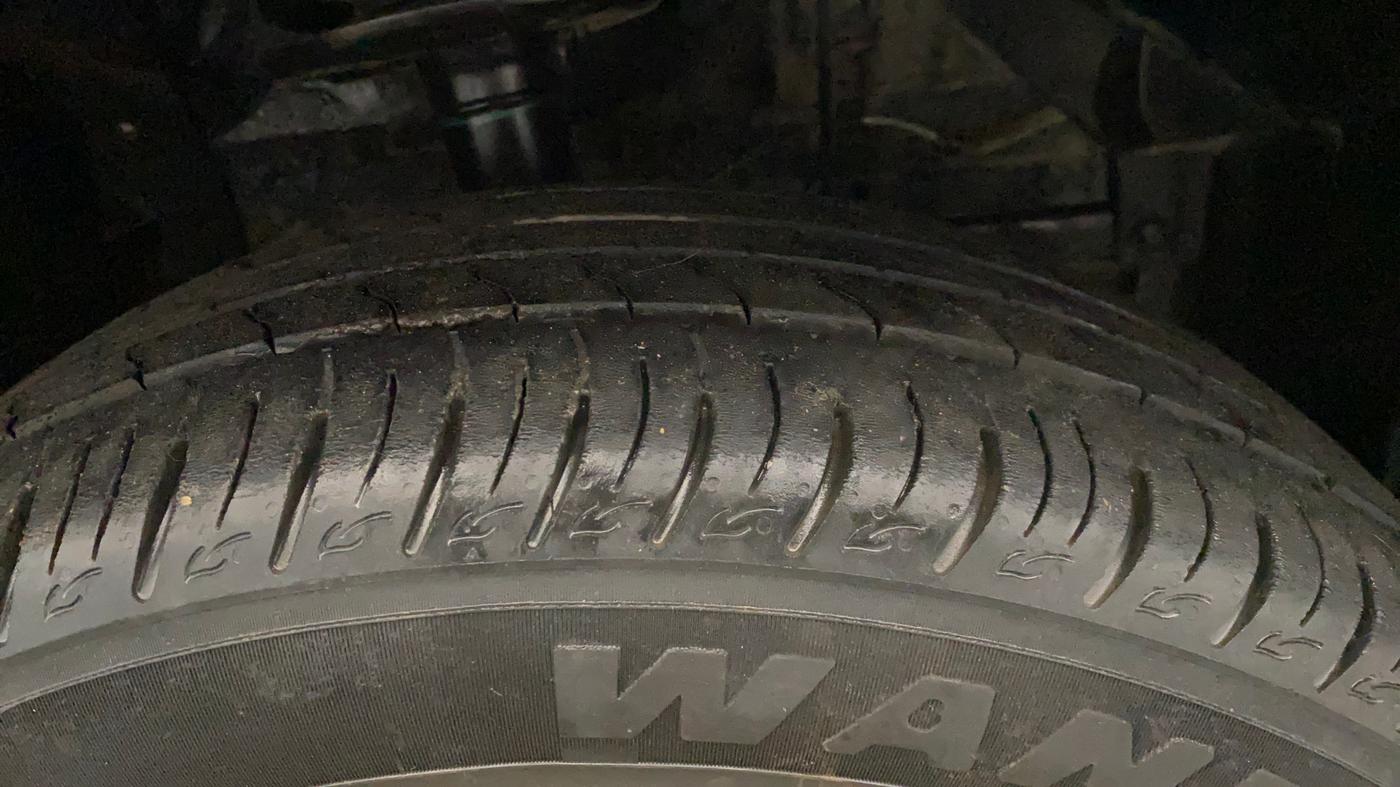 2017 Maruti Vitara Brezza VDI (O), Diesel, Manual, 1,19,916 km, Right Front Tyre Tread