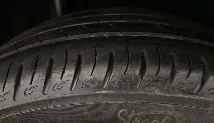 2017 Maruti Vitara Brezza VDI (O), Diesel, Manual, 1,19,916 km, Right Rear Tyre Tread