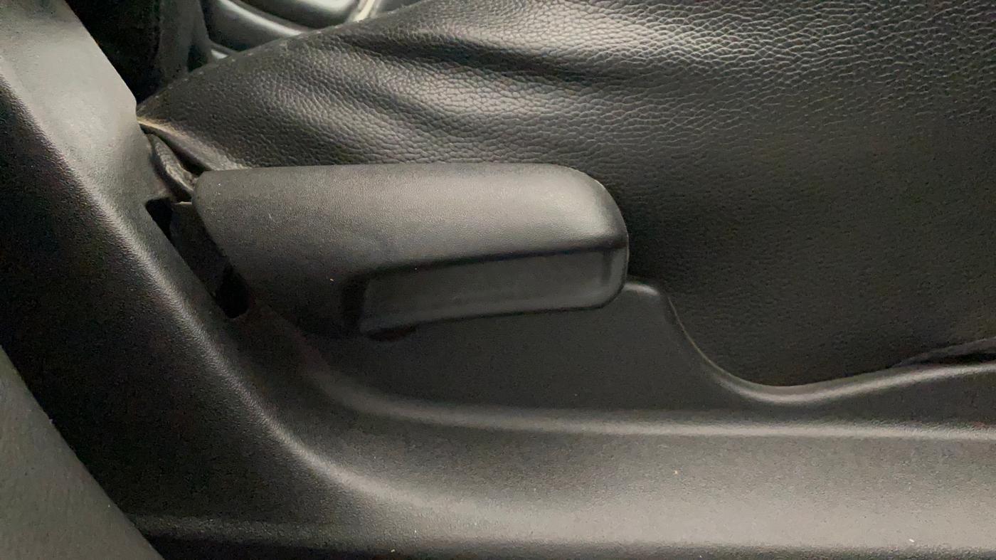 2017 Maruti Vitara Brezza VDI (O), Diesel, Manual, 1,19,916 km, Driver Side Adjustment Panel