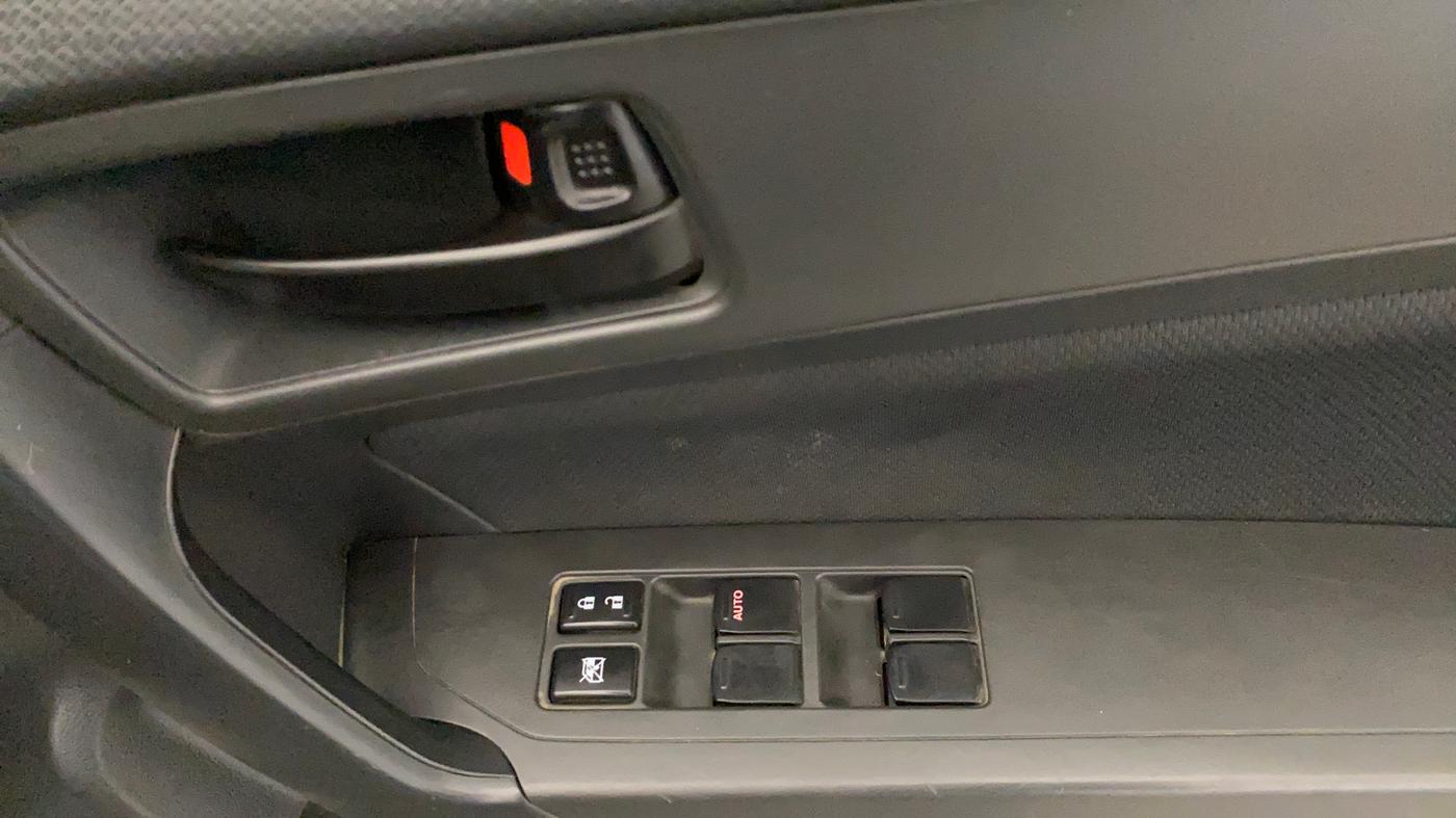 2017 Maruti Vitara Brezza VDI (O), Diesel, Manual, 1,19,916 km, Driver Side Door Panels Control