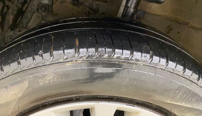 2016 Maruti Ciaz VDI+ SHVS, Diesel, Manual, 67,583 km, Left Front Tyre Tread