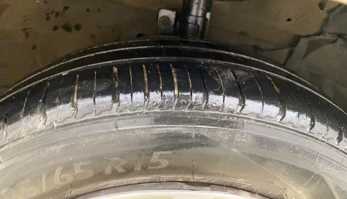 2016 Maruti Ciaz VDI+ SHVS, Diesel, Manual, 67,583 km, Right Front Tyre Tread