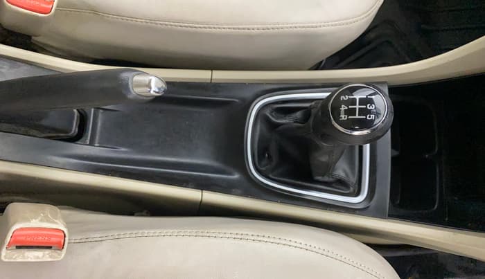 2016 Maruti Ciaz VDI+ SHVS, Diesel, Manual, 67,583 km, Gear Lever