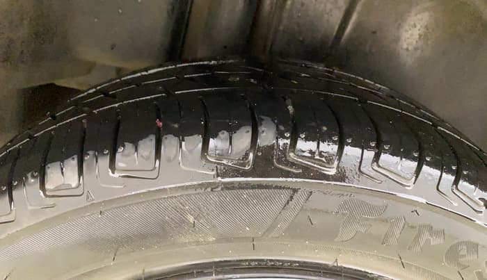 2016 Maruti Ciaz VDI+ SHVS, Diesel, Manual, 67,583 km, Right Rear Tyre Tread