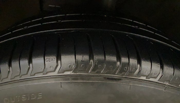 2021 Hyundai VENUE SX PLUS 1.0 TURBO DCT, Petrol, Automatic, 1,00,927 km, Left Front Tyre Tread