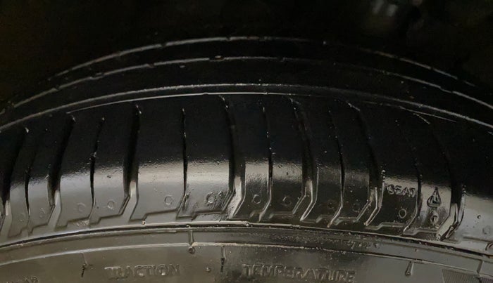 2021 Hyundai VENUE SX PLUS 1.0 TURBO DCT, Petrol, Automatic, 1,00,927 km, Right Front Tyre Tread