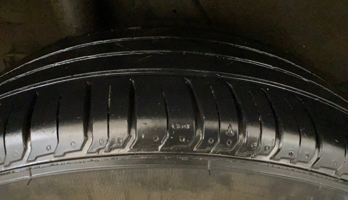 2021 Hyundai VENUE SX PLUS 1.0 TURBO DCT, Petrol, Automatic, 1,00,927 km, Right Rear Tyre Tread