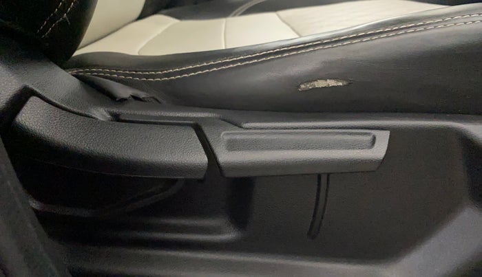 2021 Hyundai VENUE SX PLUS 1.0 TURBO DCT, Petrol, Automatic, 1,00,927 km, Driver Side Adjustment Panel