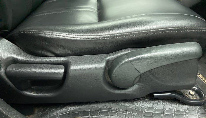 2017 Honda WR-V 1.5 i-DTEC VX MT, Diesel, Manual, 1,03,010 km, Driver Side Adjustment Panel