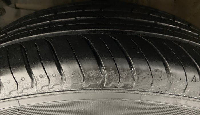 2017 Honda WR-V 1.5 i-DTEC VX MT, Diesel, Manual, 1,03,010 km, Right Front Tyre Tread
