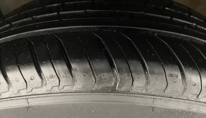 2017 Honda WR-V 1.5 i-DTEC VX MT, Diesel, Manual, 1,03,010 km, Left Front Tyre Tread