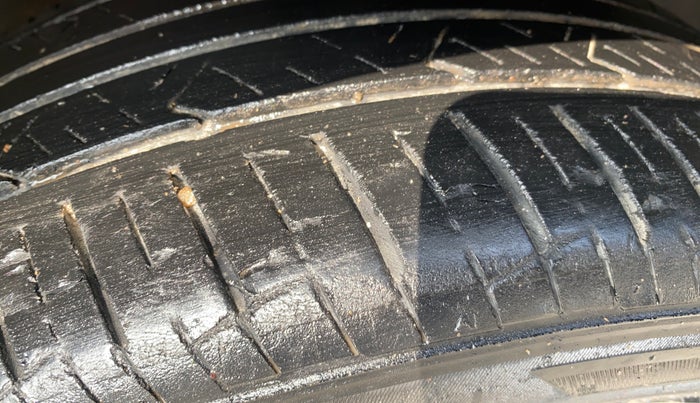 2017 Hyundai Elite i20 ASTA 1.2 (O), Petrol, Manual, 93,604 km, Left Rear Tyre Tread