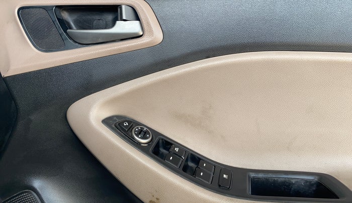 2017 Hyundai Elite i20 ASTA 1.2 (O), Petrol, Manual, 93,604 km, Driver Side Door Panels Control