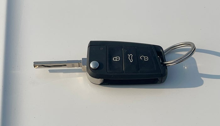 2022 Volkswagen TAIGUN TOPLINE 1.0 TSI AT, Petrol, Automatic, 88,974 km, Key Close Up