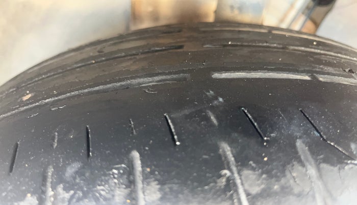 2022 Volkswagen TAIGUN TOPLINE 1.0 TSI AT, Petrol, Automatic, 88,974 km, Left Front Tyre Tread