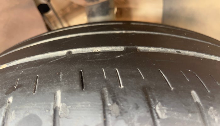 2022 Volkswagen TAIGUN TOPLINE 1.0 TSI AT, Petrol, Automatic, 88,974 km, Right Front Tyre Tread