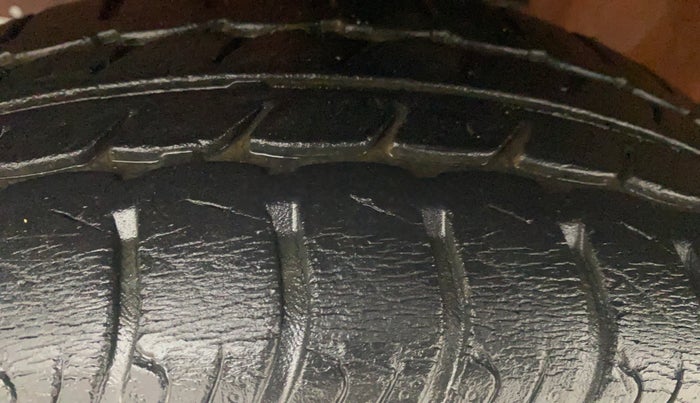 2018 Maruti Wagon R 1.0 VXI AMT, Petrol, Automatic, 15,406 km, Left Front Tyre Tread