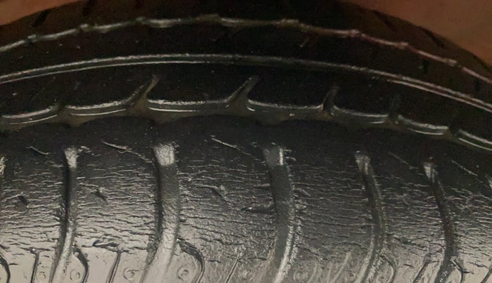 2018 Maruti Wagon R 1.0 VXI AMT, Petrol, Automatic, 15,406 km, Right Front Tyre Tread