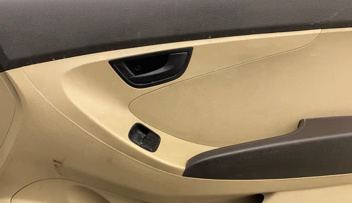 2015 Hyundai Eon ERA +, CNG, Manual, 76,332 km, Driver Side Door Panels Control