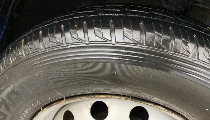 2015 Hyundai Eon ERA +, CNG, Manual, 76,332 km, Right Front Tyre Tread