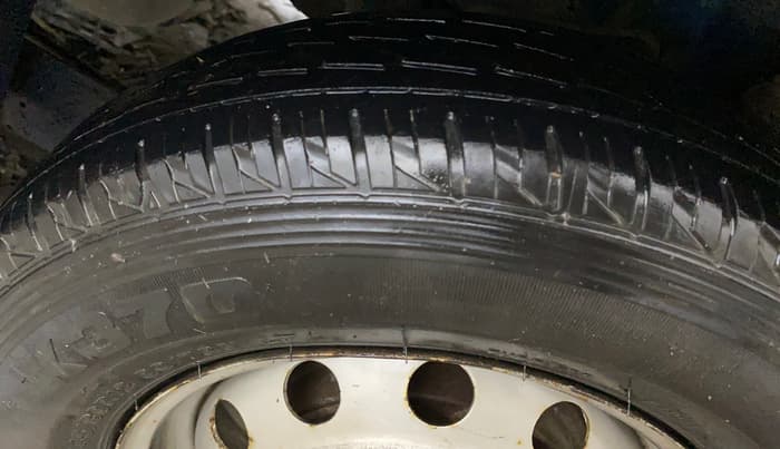 2015 Hyundai Eon ERA +, CNG, Manual, 76,332 km, Left Rear Tyre Tread