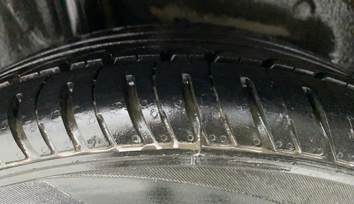 2017 Honda Jazz 1.2 V AT, Petrol, Automatic, 63,666 km, Right Rear Tyre Tread