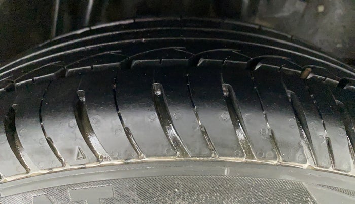 2017 Honda Jazz 1.2 V AT, Petrol, Automatic, 63,666 km, Left Rear Tyre Tread
