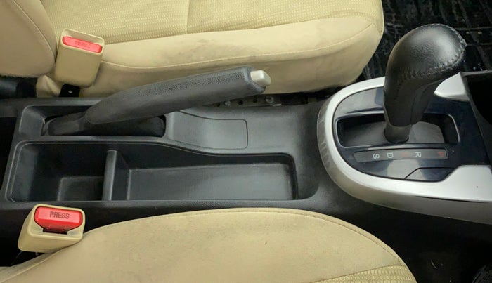2017 Honda Jazz 1.2 V AT, Petrol, Automatic, 63,666 km, Gear Lever