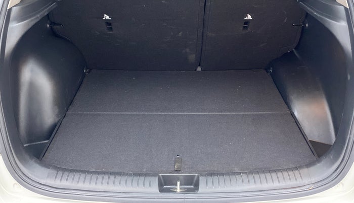 2017 Hyundai Creta SX PLUS AT 1.6 DIESEL, Diesel, Automatic, 43,615 km, Boot Inside