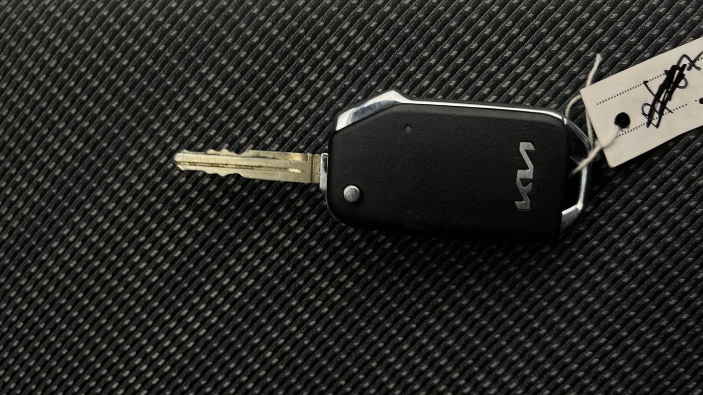 2025 KIA SELTOS HTE (O)1.5 Petrol MT, Petrol, Manual, 5,525 km, Key Close Up