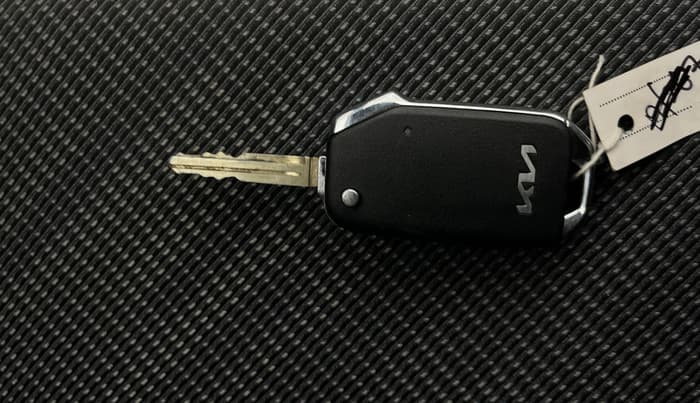 2025 KIA SELTOS HTE (O)1.5 Petrol MT, Petrol, Manual, 5,525 km, Key Close Up