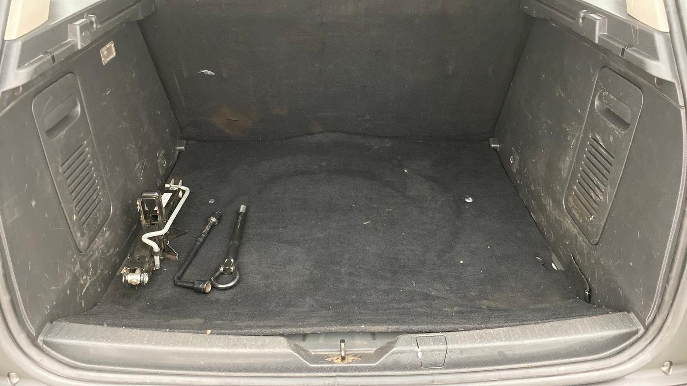 2019 Renault Captur RXE diesel (MT), Diesel, Manual, 49,378 km, Boot Inside