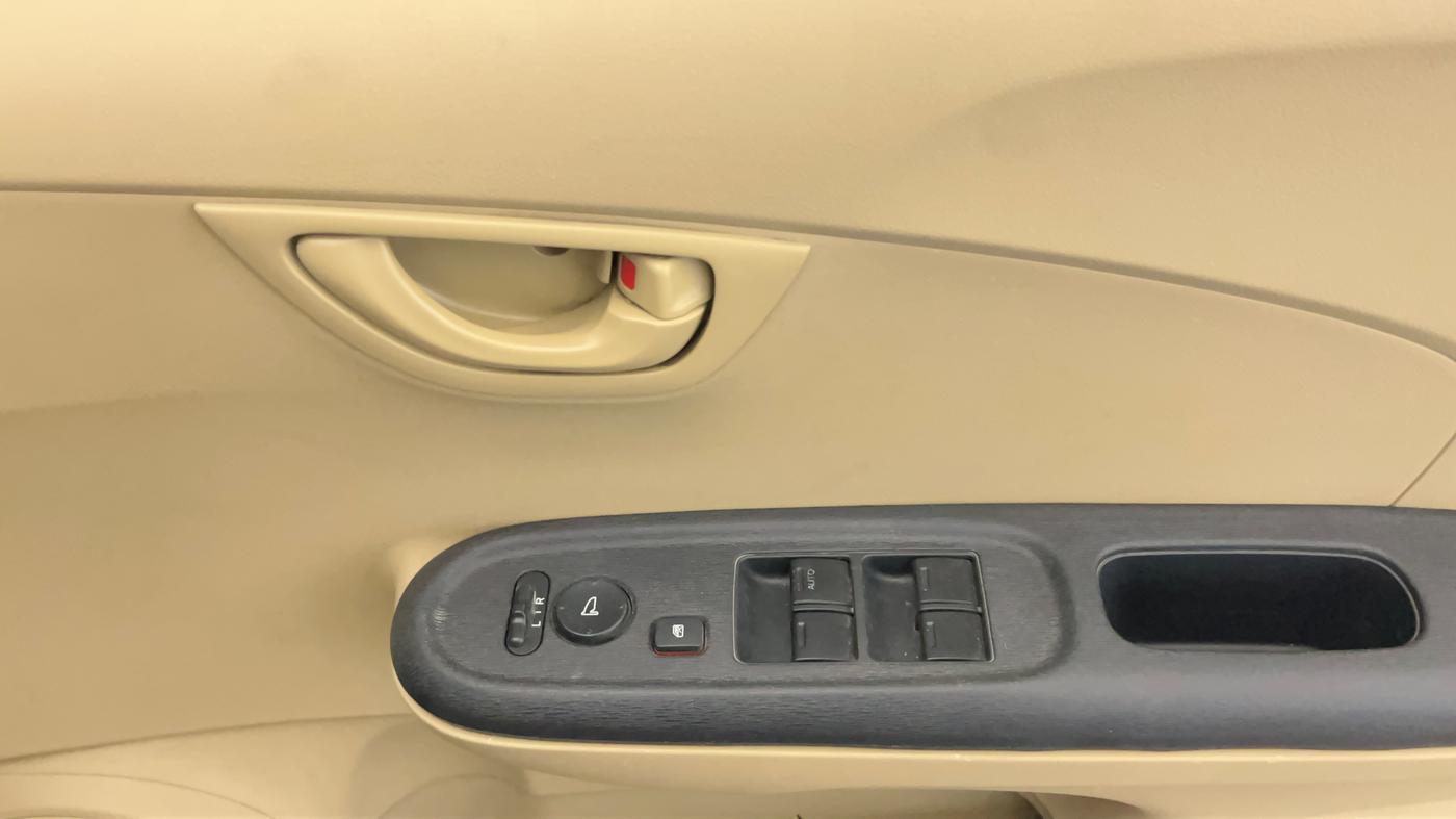 2014 Honda Amaze 1.2L I-VTEC S, Petrol, Manual, 42,045 km, Driver Side Door Panels Control