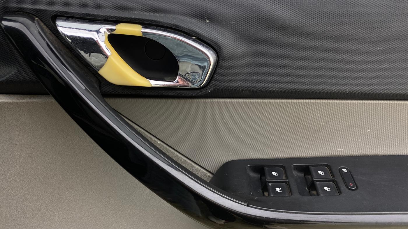 2017 Tata Tiago XZ(O) PETROL, Petrol, Manual, 90,426 km, Driver Side Door Panels Control