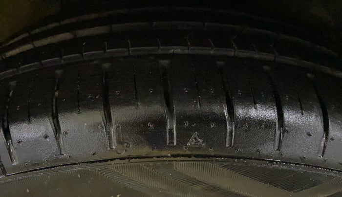 2016 Hyundai Elite i20 ASTA 1.4 CRDI, Diesel, Manual, 1,00,375 km, Left Rear Tyre Tread