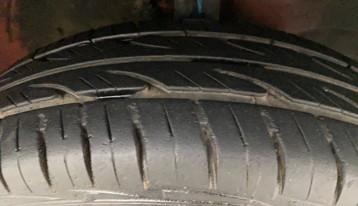 2011 Maruti Wagon R 1.0 LXI, Petrol, Manual, 66,805 km, Right Front Tyre Tread