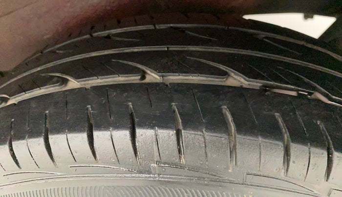 2011 Maruti Wagon R 1.0 LXI, Petrol, Manual, 66,805 km, Left Rear Tyre Tread