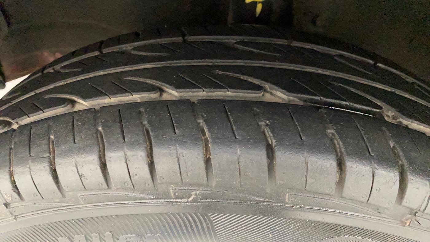 2011 Maruti Wagon R 1.0 LXI, Petrol, Manual, 66,805 km, Left Front Tyre Tread