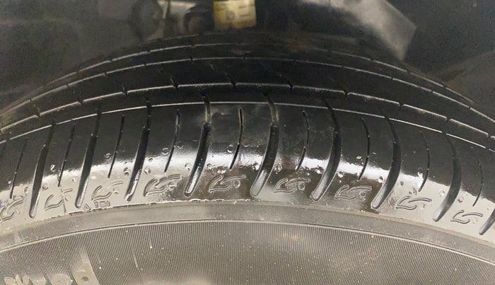 2018 Ford Ecosport TREND+ 1.5L DIESEL, Diesel, Manual, 1,09,010 km, Right Front Tyre Tread