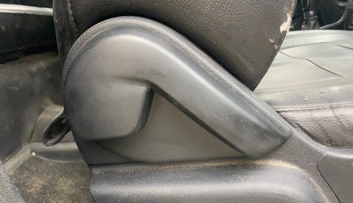 2018 Ford Ecosport TREND+ 1.5L DIESEL, Diesel, Manual, 1,09,010 km, Driver Side Adjustment Panel