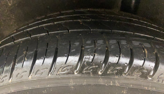 2018 Ford Ecosport TREND+ 1.5L DIESEL, Diesel, Manual, 1,09,010 km, Left Rear Tyre Tread