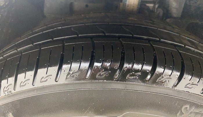 2018 Ford Ecosport TREND+ 1.5L DIESEL, Diesel, Manual, 1,09,010 km, Left Front Tyre Tread